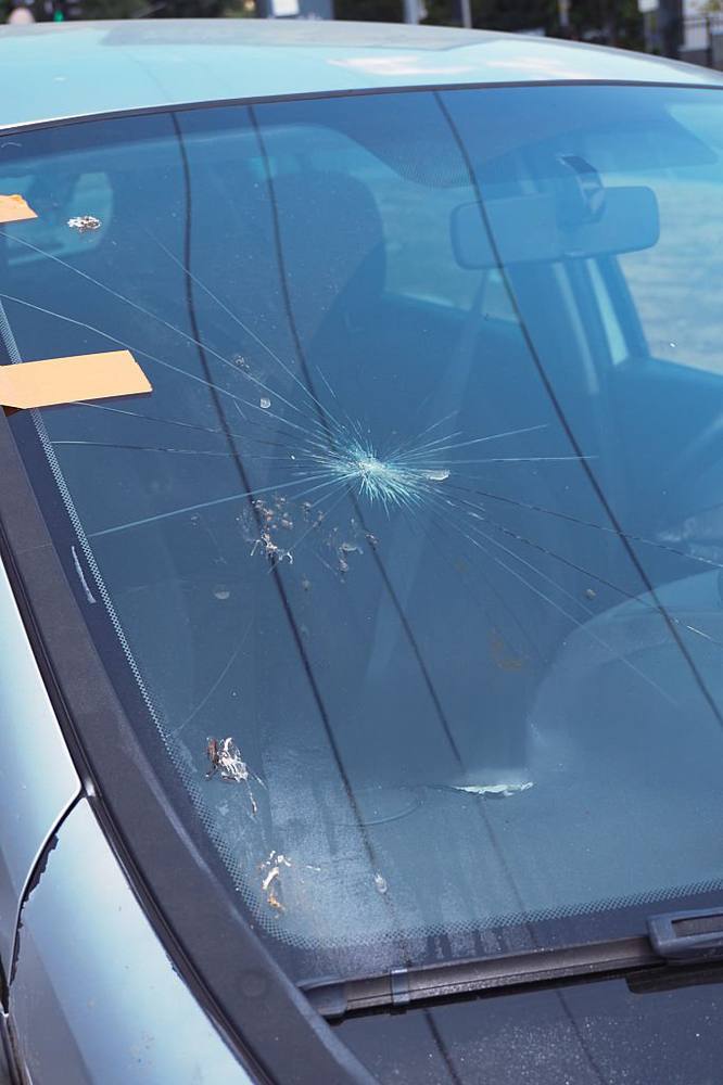 Éclat et départ de fissure côté conducteur